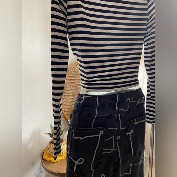 High Rise Wide Scribble Jeans - Picture 7 of 10